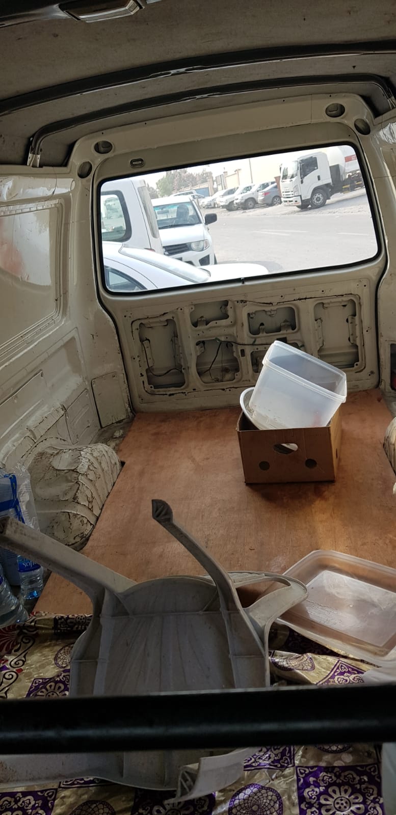 بلدية الجنوبية تصادر بضائع الباعة الجائلين الفاسدة خلف (ألبا)