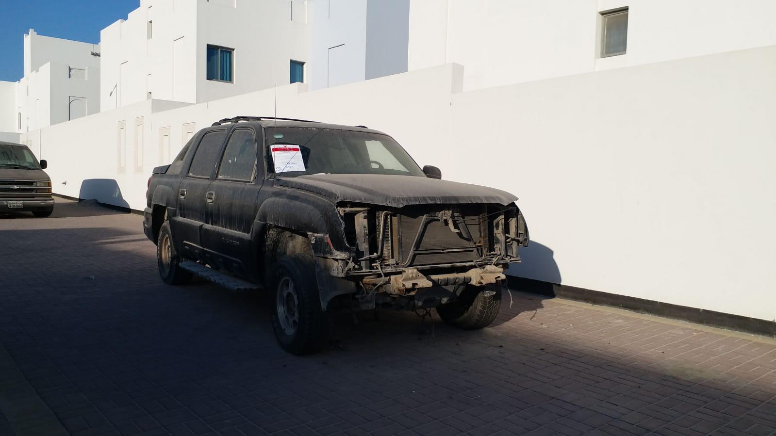 بلدية "الجنوبية" تخطر 30 سيارة مهجورة وخربة في "الحجيات"