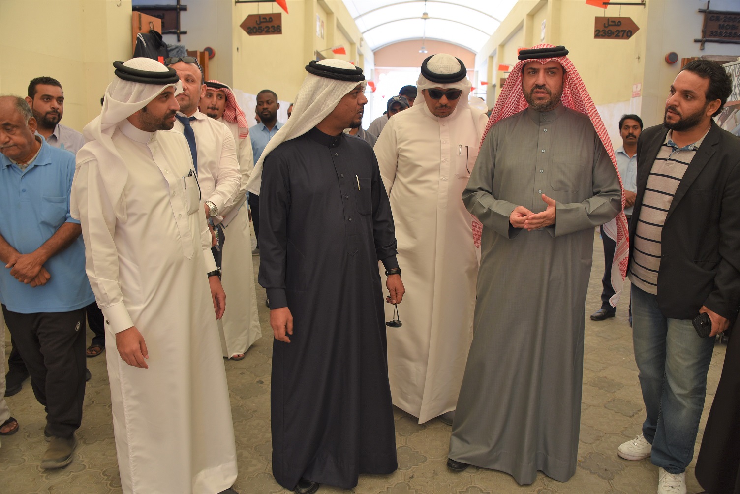 مدير عام بلدية "الجنوبية" والعضو البلدي يتفقدان احتياجات السوق الشعبي