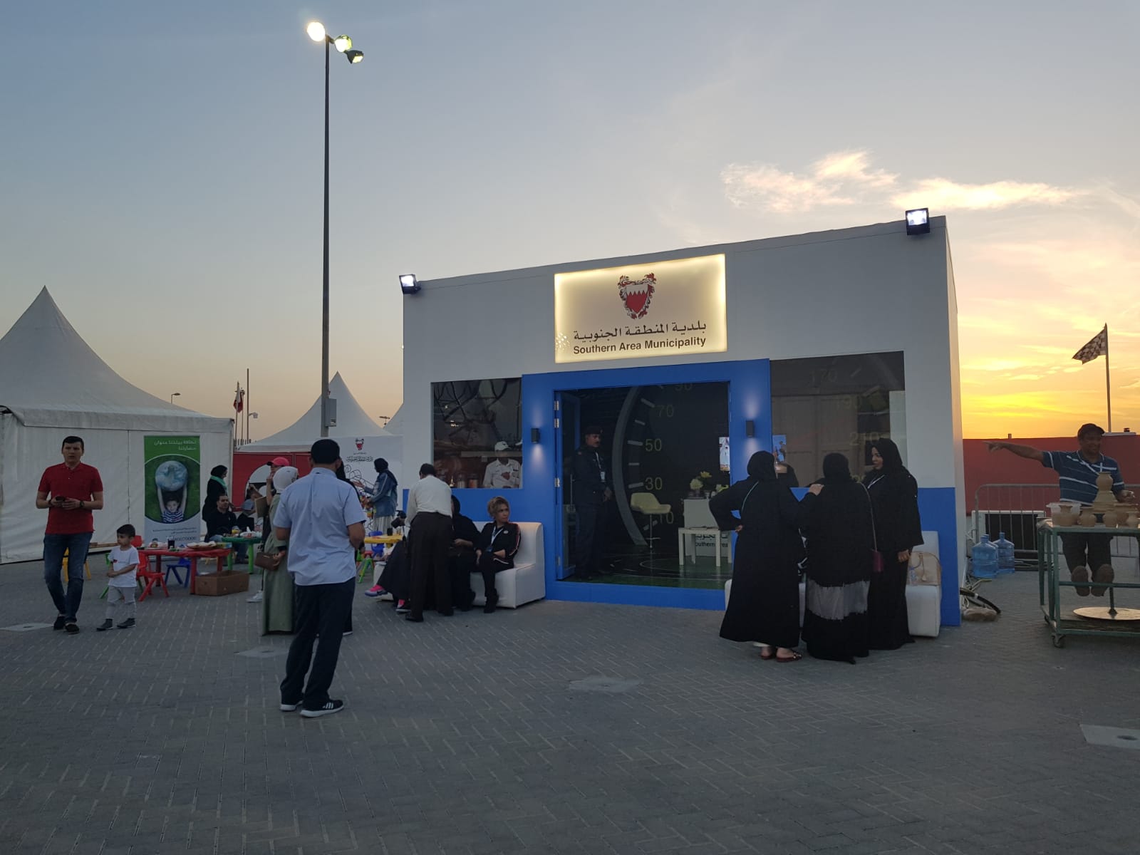 بلدية "الجنوبية" تشارك بركن متنوع ومميز في فعاليات الفورمولا 1