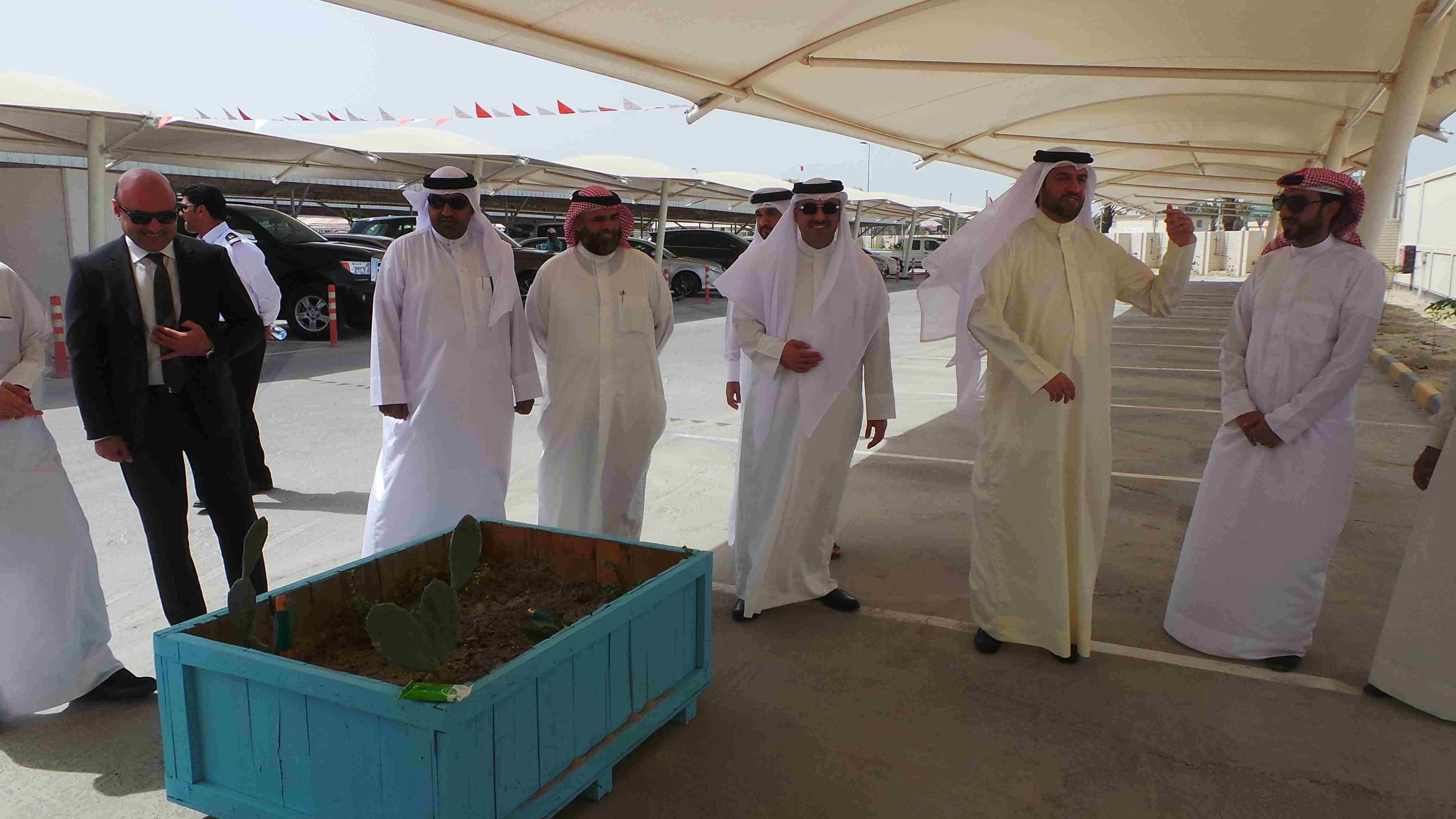 تحت شعار "بذرة اليوم... شجرة الغد" بلدية المنطقة الجنوبية وبالتعاون مع بوليتكنك البحرين تقيمان احتفال أسبوع الشجرة