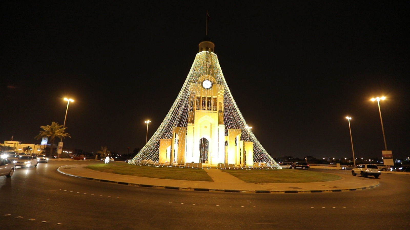 بلدية "الجنوبية" تزين الشوارع الرئيسية بمناسبة "رمضان"