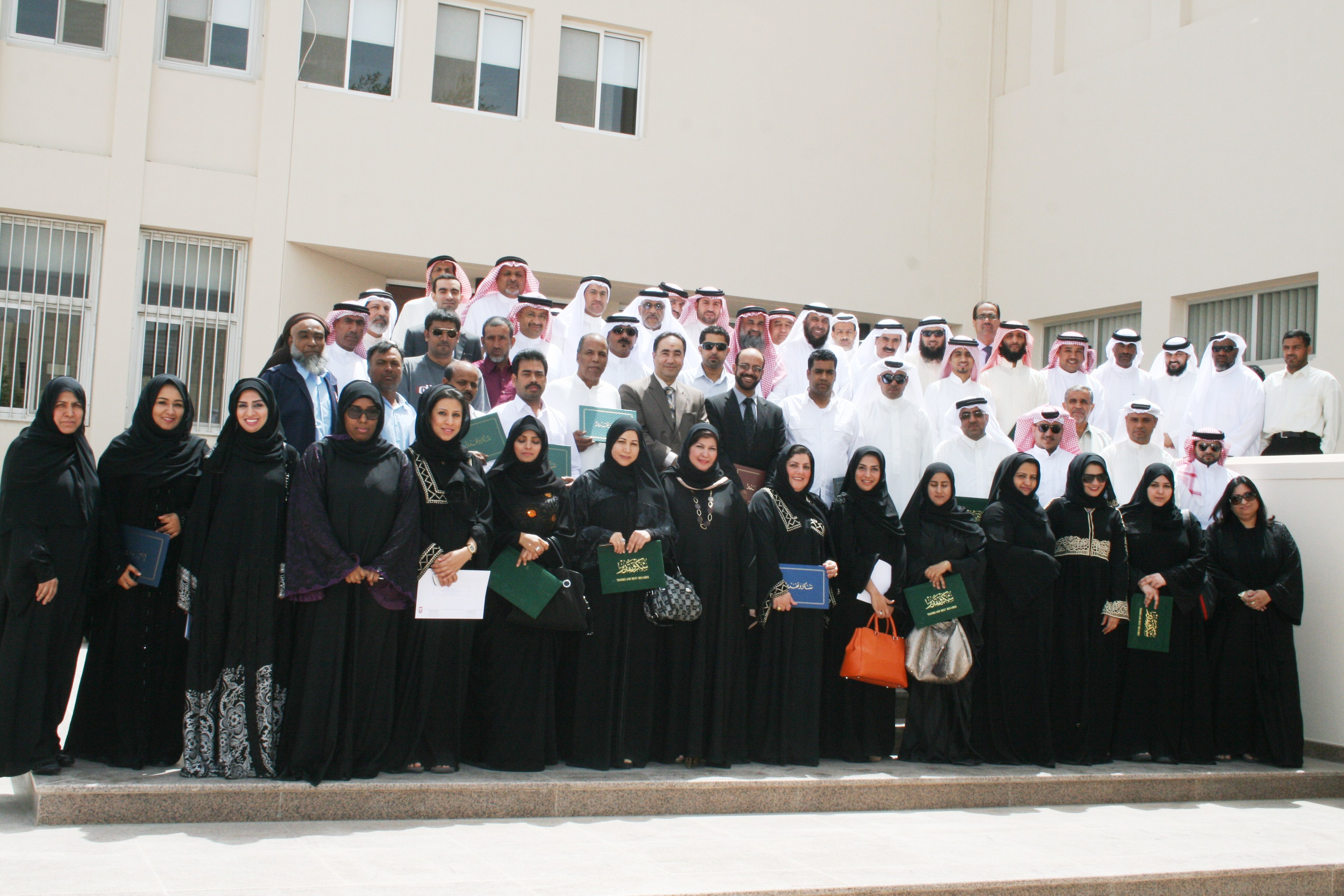 بلدية المنطقة الجنوبية تقيم حفل تكريم للمتقاعدين والموظفين المتميزين