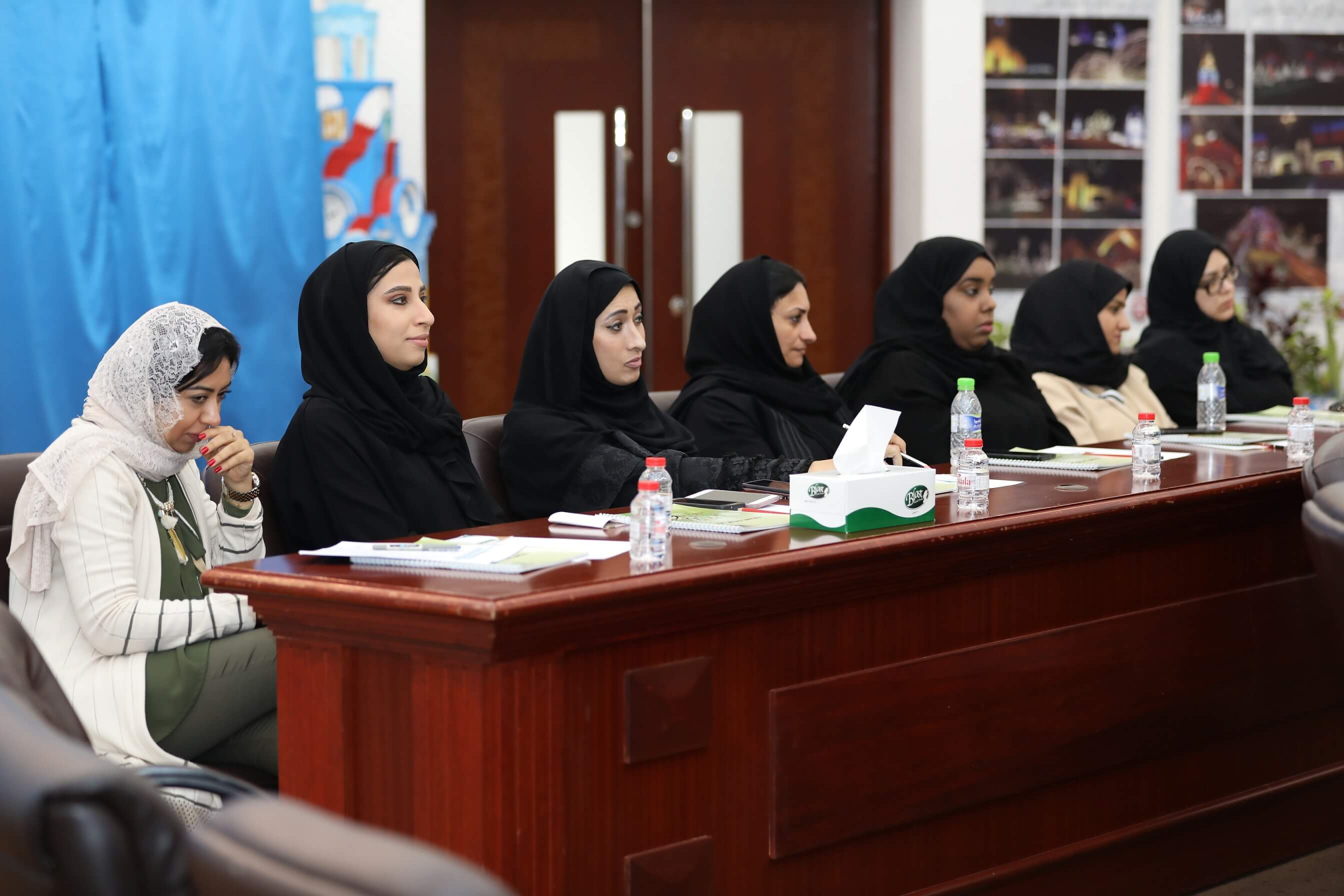 بلدية "الجنوبية" تضيء شوارعها بالزينة بالتزامن مع سباق الفورمولا1