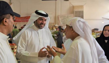 مدير عام بلدية "الجنوبية" يتفقد سوق الرفاع المركزي