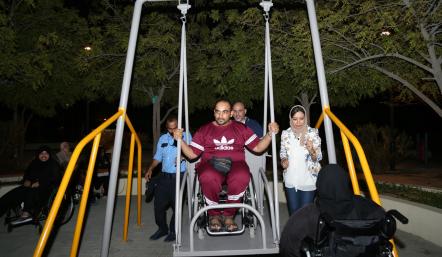 بلدية "الجنوبية" تجهز حديقة خليفة الكبرى بألعاب لذوي الاحتياجات الخاصة
