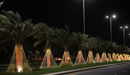 بلدية "الجنوبية" تضيء شوارعها بالزينة بالتزامن مع سباق الفورمولا1