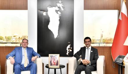 وزير شئون البلديات والزراعة يستقبل سفير الجمهورية الإيطالية لدى مملكة البحرين