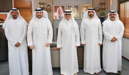 وكيل شؤون البلديات يستقبل وفد وزارة التغير المناخي والبيئة الإماراتية