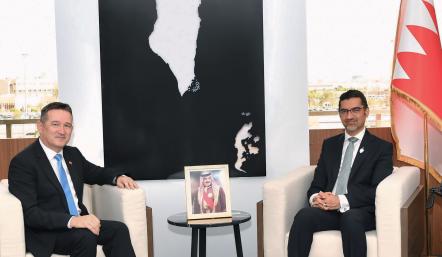 وزير شؤون البلديات والزراعة يستقبل سفير الاتحاد السويسري لدى مملكة البحرين