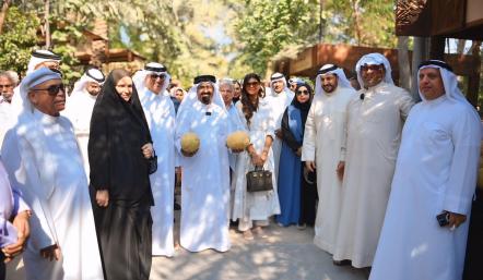 وزارة شؤون البلديات والزراعة والمبادرة الوطنية لتنمية القطاع الزراعي يفتتحان موسم سوق المزارعين البحرينيين 2025–2026