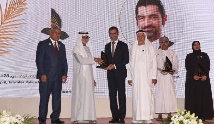 وزير شؤون البلديات والزراعة يكرم بجائزة خليفة الدولية لنخيل التمر والابتكار الزراعي