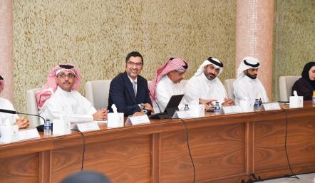 وزير شؤون البلديات والزراعة يلتقي منتسبي برنامج "هايبو يوث" ويؤكد: الاستثمار في الشباب ركيزة لمواصلة التنمية
