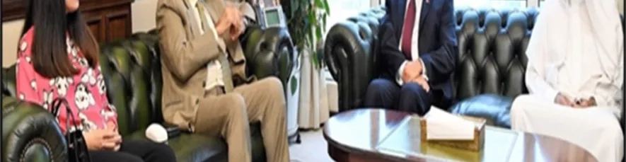 سعادة وزير الاشغال وشئون البلديات يلتقي بسعادة رئيس المجلس البلدي وممثل الدائرة السابعة