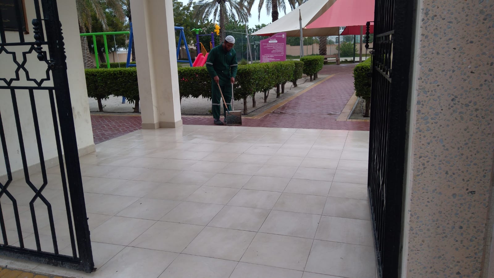 بلدية "الجنوبية" تقوم بحملة واسعة على الباعة الجائلين في مجمع 907 بالرفاع